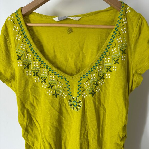 Athleta Lime Green Embroidered V-Neck Womens Short Sleeve Top - Size L - Picture 4 of 8